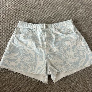 Zara jeans shorts with an adorable pattern size 10 never worn